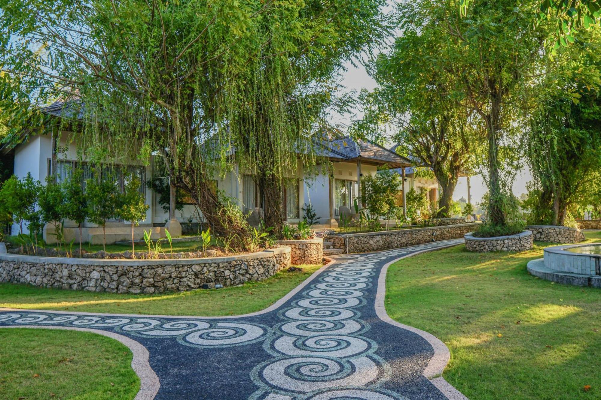 Caspla Kingdom Garden Resort Batununggul Exterior foto